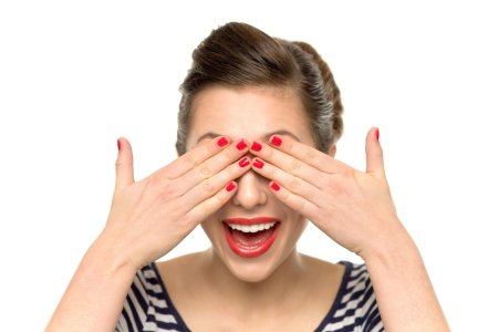 Глаза закрытые ладонями