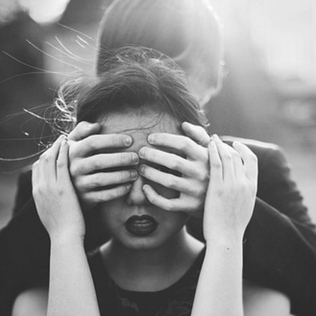 Закрыть глаза