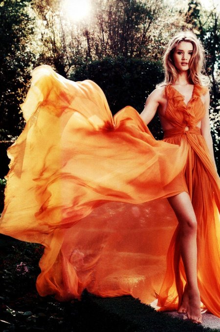 Роузи хантингтон в оранжевом