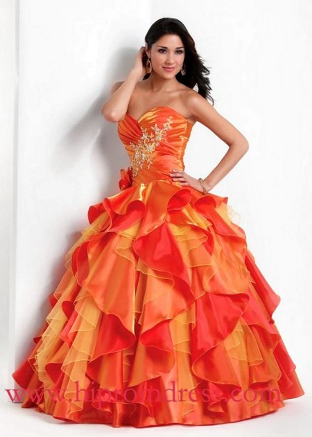 Красивое оранжевое платье