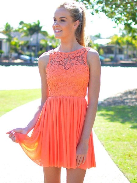 Коралловое платье