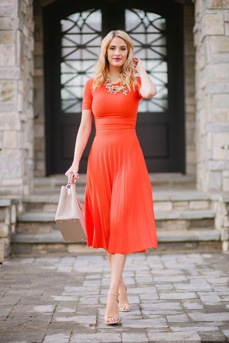 Оранжевое платье