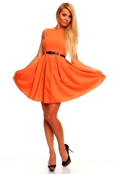 Оранжевое платье