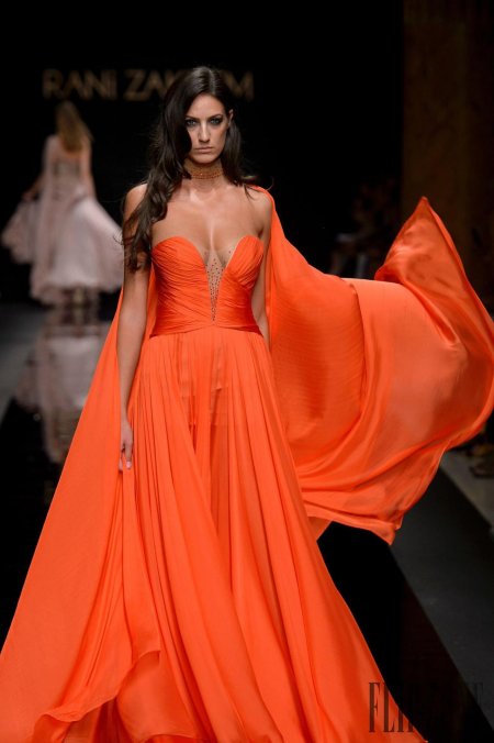 Оранжевое вечернее платье