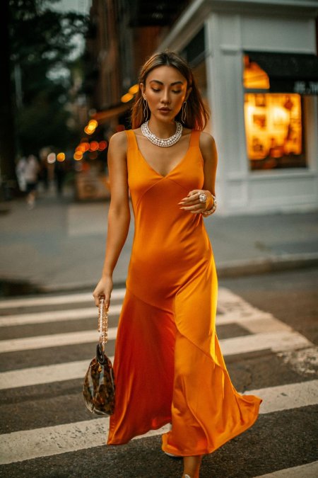Оранжевое платье