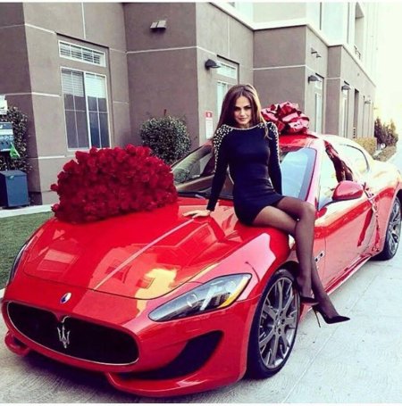 Машина в подарок девушке