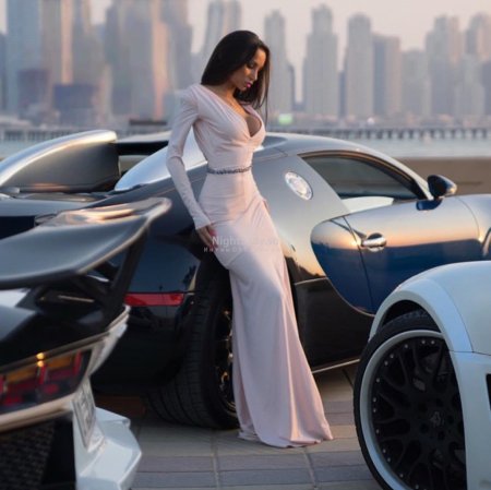 Девушка шикарная