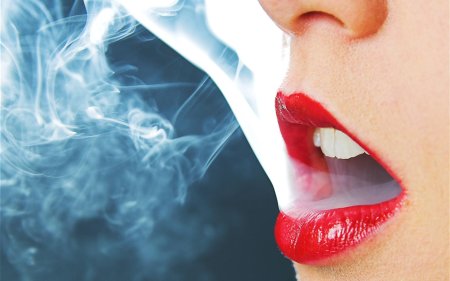 Губы с дымом