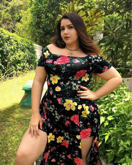 Красивая толстушка