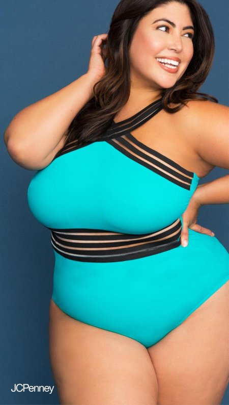 София адамс плюс сайз