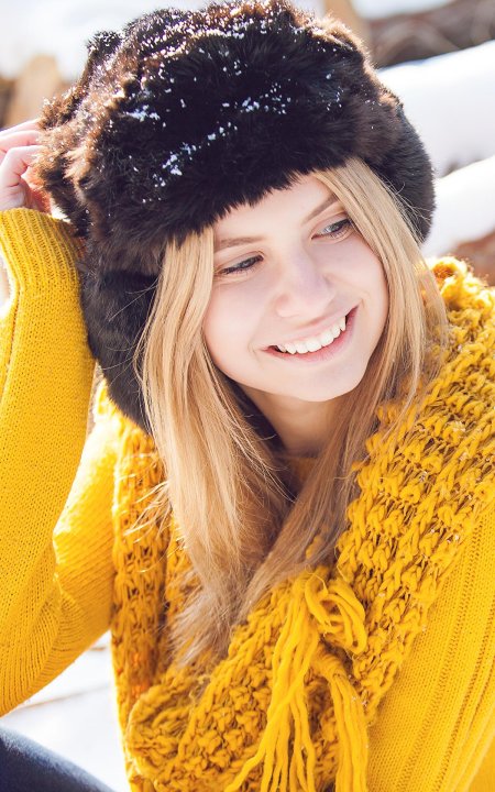 Девушка в шапке