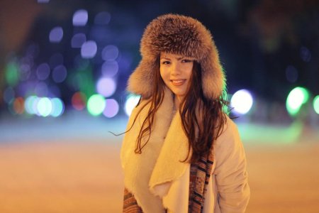 Девушка в шапке ушанке