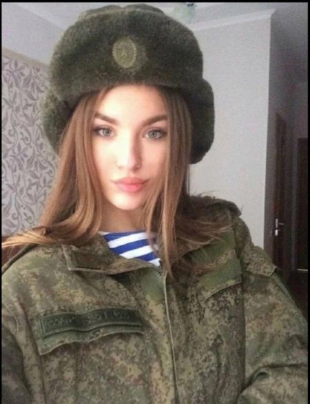 Красивые военные девушки