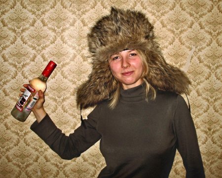 Девушка в ушанке с водкой