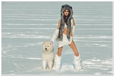 Красивая девушка в шубе