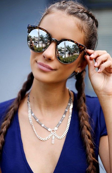 Девушка в очках