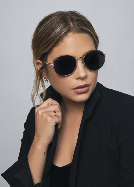 Эшли бенсон