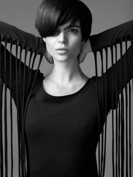 Короткая стрижка брюнетка