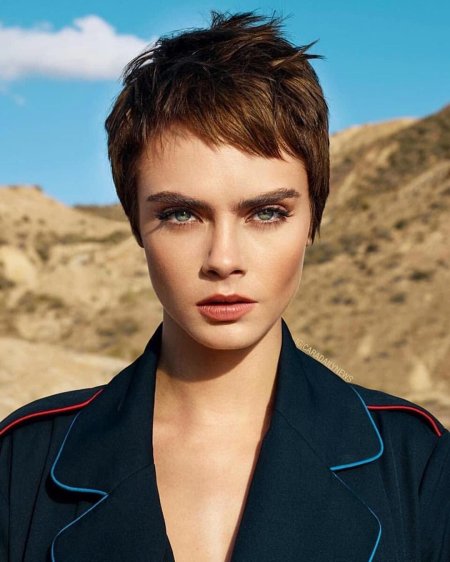 Кара делевинь с короткой стрижкой