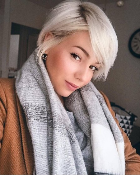 Стрижка пикси тотал блонд