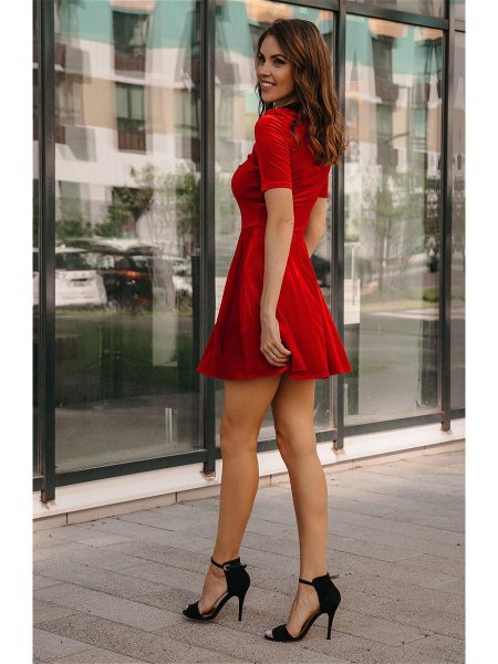 Красное платье короткое