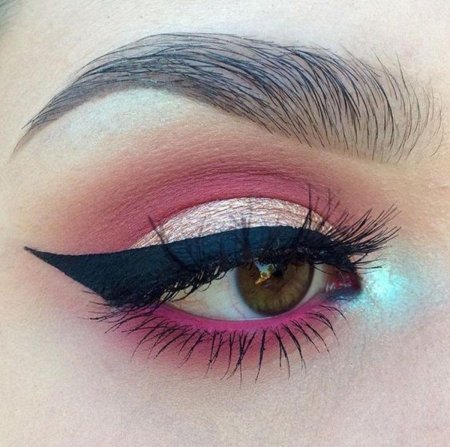 Макияж глаз яркий