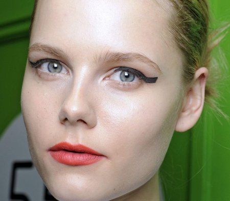 Стрелки под глазами