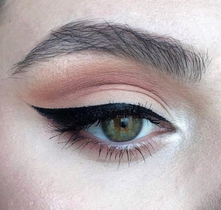 Макияж глаз стрелки
