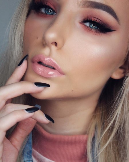 Макияж в розовых тонах