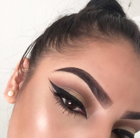 Макияж с необычными стрелками