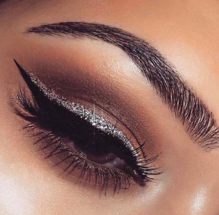 Макияж с блестящими стрелками