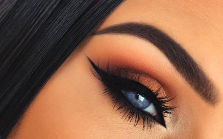 Макияж глаз со стрелками
