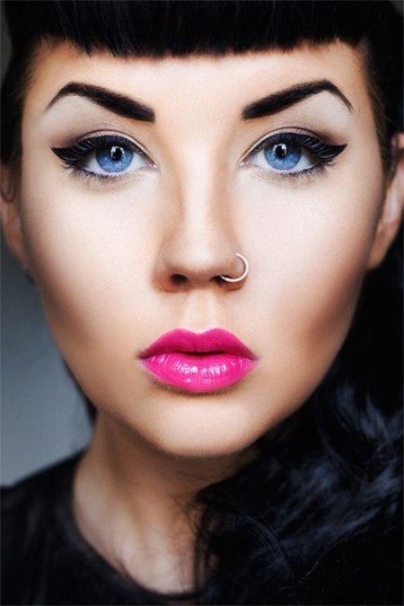Яркие макияж