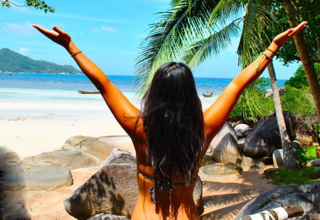 Девушки на пляже тайланда