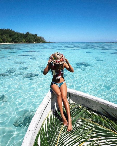 Девушка в тропиках