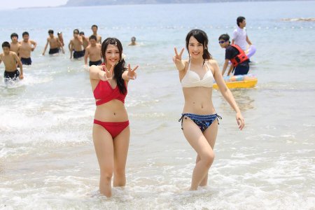 Японки в купальниках