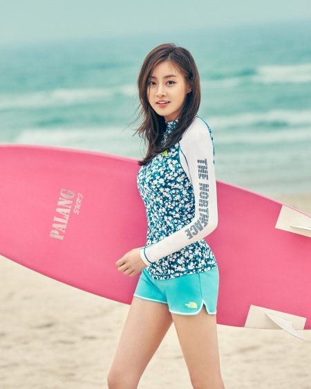 Кореянка красивая