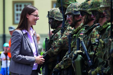 Министр обороны германии