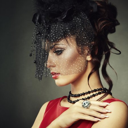 Девушка в вуали