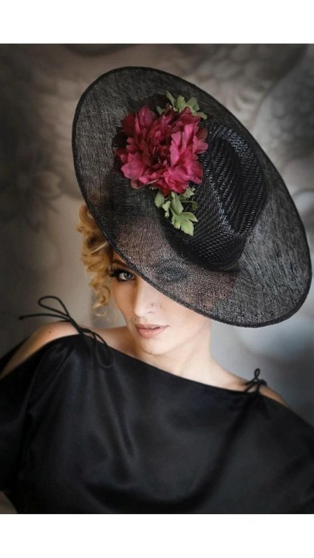 Дама в шляпке