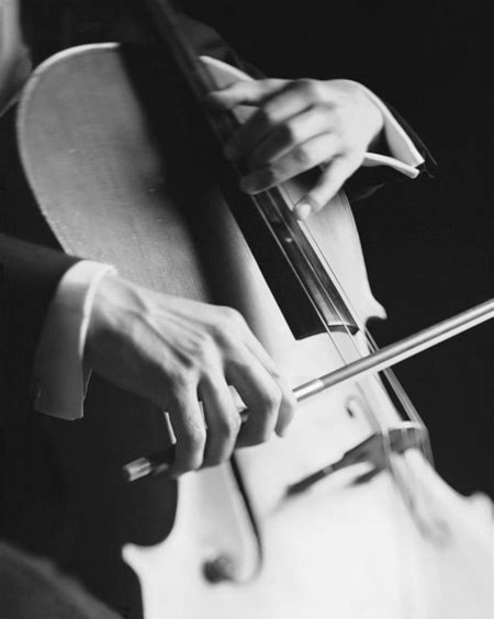 Виолончель в руках
