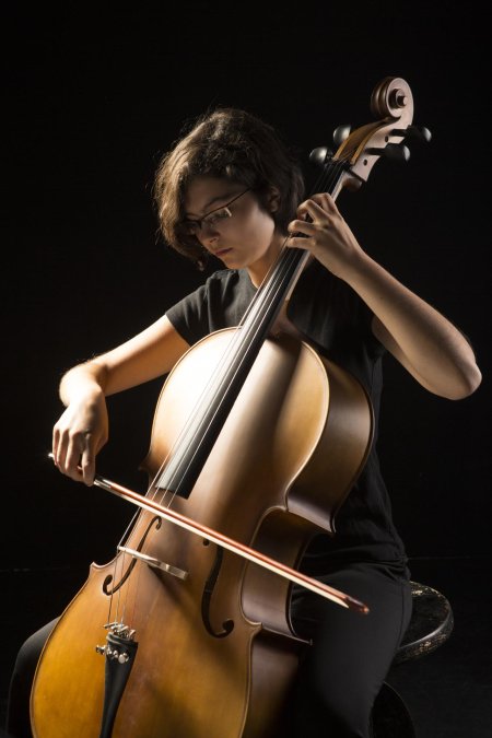 Полина тхай виолончель