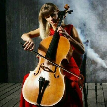 Прекрасная виолончелистка
