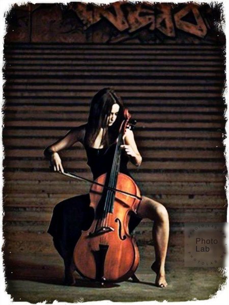 Девушка с виолончелью