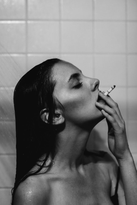 Курящие девушки