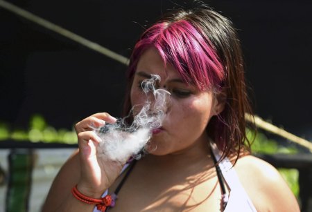 Курить марихуану