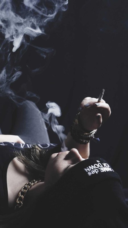 Девушки с кальяном