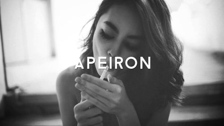 Красивая девушка с сигаретой