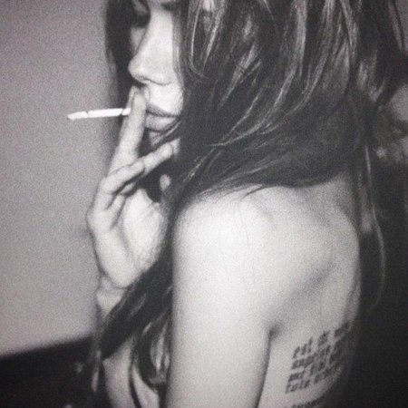 Девушка с сигаретой на аву