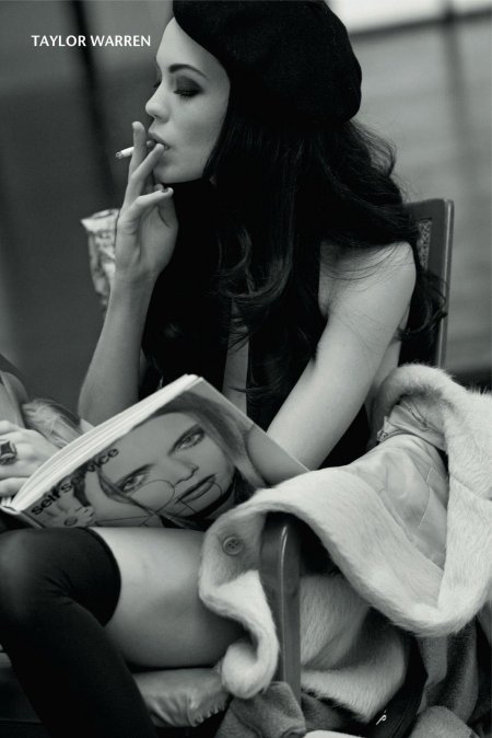 Анджелина джоли с сигаретой